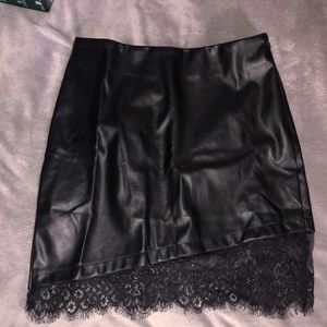 Zip Side Eyelash Lace Hem PU Skirt size M